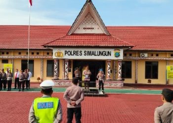 Polres Simalungun Gelar Upacara Kenaikan Pangkat Pengabdian, Kompol Binsar Manik Naik Satu Tingkat Menjadi Komisaris Polisi.