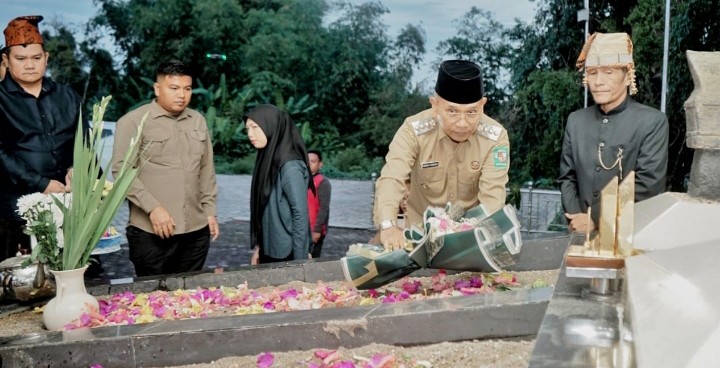 Peringati Hari Jadi Ke - 193, Pemkab Simalungun Gelar Ziarah Ke Makam Raja Marpitu.