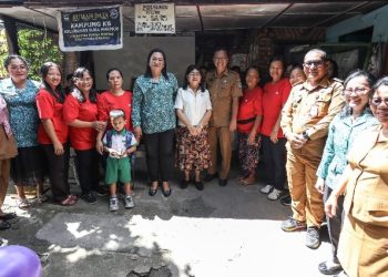 Ketua TP PKK Kota Pematangsiantar Ny Liswati Wesly Silalahi Kunjungi Pos Pelayanan Terpadu di Kecamatan Siantar Marihat.