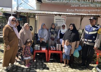 Bhabinkamtibmas Polsek Siantar Barat Monitoring Distribusi MBG di Kantor Kelurahan Bantan.