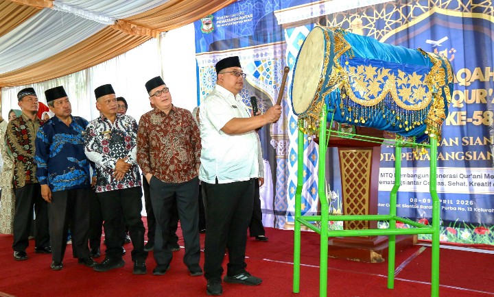 Wali Kota Pematangsiantar Wesly Silalahi, SH, MKn Diwakili Asisten Administrasi Umum Setdako Pematangsiantar Dedy Tunasto Setiawan, SH, MH, Buka MTQN Ke - 58 Tingkat Kecamatan Siantar Barat Tahun 2026.