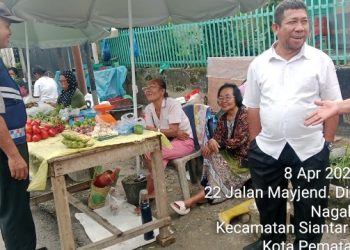 Bhabinkamtibmas Polsek Siantar Marihat Sambang Kamtibmas di Pasar Pagi.