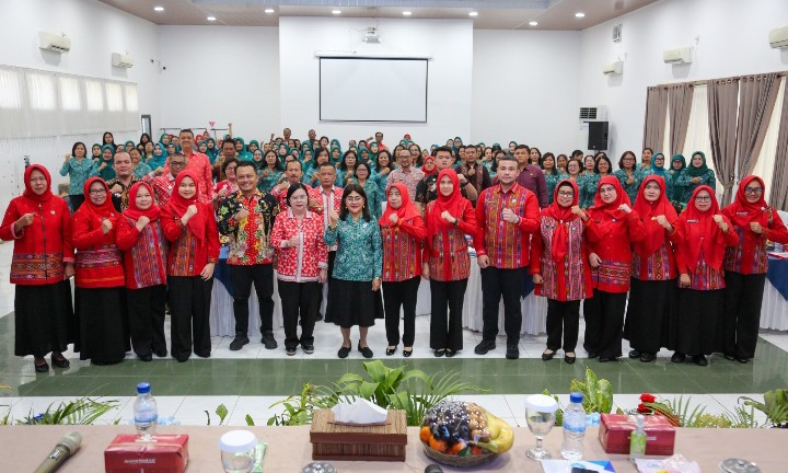 Wali Kota Pematangsiantar Wesly Silalahi, SH, MKn Diwakili Plh Sekda Dra. Happy Oikumenis Daely Hadiri Kegiatan Supervisi Lomba TP PKK Tingkat Provinsi Sumut.