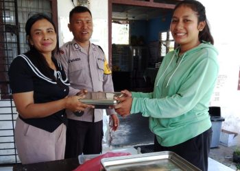 Bhabinkamtibmas Polsek Siantar Selatan Hadir Pendistribusian MBG Kepada Ibu Hamil & Balita.