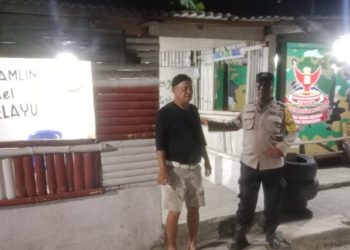 Polsek Siantar Utara Laksanakan SALING di Pos Kamling Jalan Tanah Jawa.