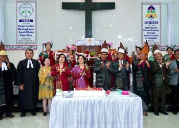 Wali Kota Pematangsiantar Wesly Silalahi, SH, MKn Diwakili Staf Ahli Bidang Pemerintahan Dra. Happy Oikumenis Daely Hadiri Pesta Jubileum GKPS Jalan Sudirman.