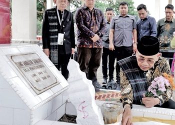 Ziarah ke Makam Raja Siantar Sang Nauwaluh Damanik : Menutup Rangkaian Ziarah Raja Marpitu dalam Hari Jadi Ke - 193 Daerah Simalungun.