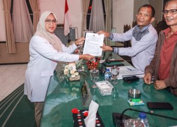Wali Kota Pematangsiantar Wesly Silalahi, SH, MKn Diwakili Wakil Wali Kota Herlina Hadiri Rapat Paripurna DPRD Pematangsiantar Dengan Agenda Penyampaian Nota Jawaban Wali Kota Pematangsiantar atas Pemandangan Umum Fraksi - Fraksi DPRD Terhadap Nota Pengantar LKPJ Wali Kota Pematangsiantar TA 2025.
