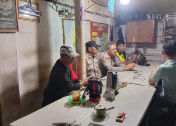 Polsek Siantar Timur Dampingi Anggota Poskamling Terima Kunjungan Kasat Binmas Polres Pematangsiantar.