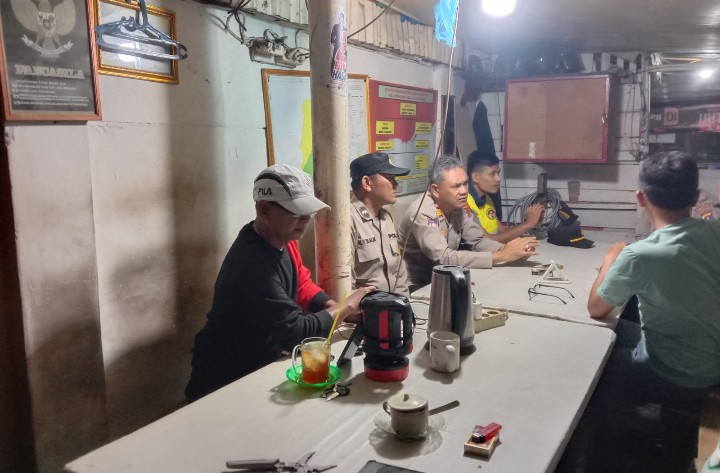 Polsek Siantar Timur Dampingi Anggota Poskamling Terima Kunjungan Kasat Binmas Polres Pematangsiantar.