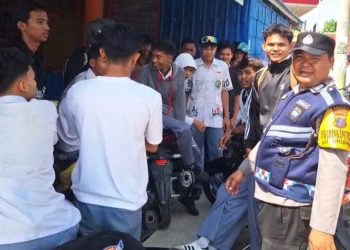 Bhabinkamtibmas Polsek Siantar Marihat Sambangi Pelajar SMA Sampaikan Himbauan Kamtibmas.