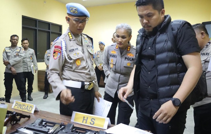 Kapolres Pematangsiantar Dampingi Divpropam Mabes Polri Cek Senpi Milik Dinas.
