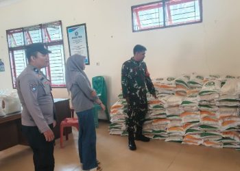 Bhabinkamtibmas Polsek Siantar Martoba Monitoring Pendistribusian Bantuan Pangan Tahun 2026.