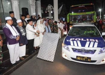 Wali Kota Pematangsiantar Wesly Silalahi, SH, MKn  & Unsur Forkopimda Lepas Keberangkatan Calon Jamaah Haji.