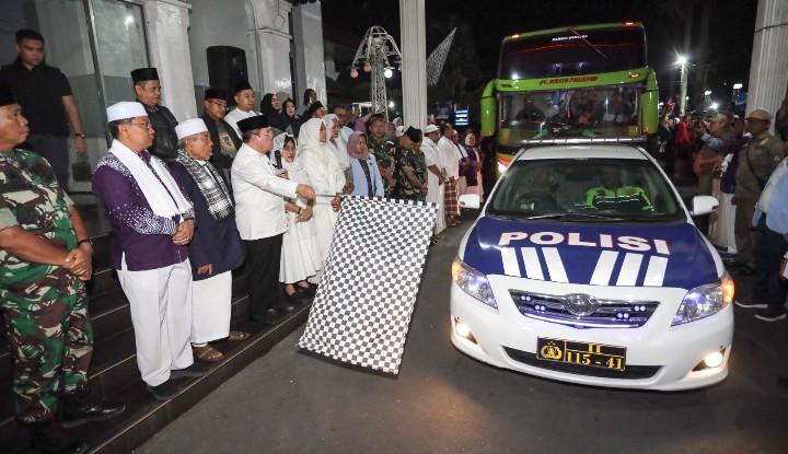 Wali Kota Pematangsiantar Wesly Silalahi, SH, MKn & Unsur Forkopimda Lepas Keberangkatan Calon Jamaah Haji.