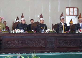 Wali Kota Pematangsiantar Wesly Silalahi, SH, MKn, Hadiri Rapat Paripurna DPRD Kota Pematangsiantar Peringatan Hari Jadi Ke - 155 Kota Pematangsiantar.