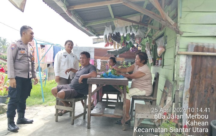 Bhabinkamtibmas Polsek Siantar Utara Sambang Kamtibmas Ke Rumah Warga Jalan Merbau.