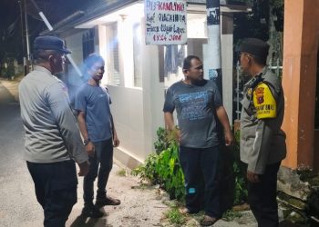 Polsek Siantar Marihat Laksanakan SALING di Pos Kamling Gang Kayu Manis.