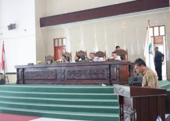 Rapat Paripurna Hasil Reses-I DPRD Pematangsiantar Yang di Bacakan Plt. Sekwan.