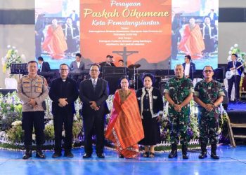 Wali Kota Pematangsiantar Wesly Silalahi, SH, MKn diwakili Staf Ahli Bidang Pemerintahan Dra. Happy Oikumenis Daely Hadiri & Sampaikan Pesan Kedamaian dan kebersamaan di Perayaan Paskah Oikumene Kota Pematangsiantar Tahun 2026.