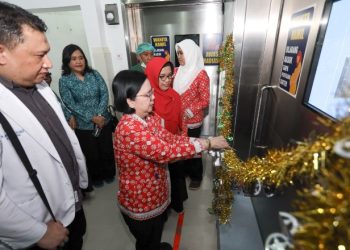 Wali Kota Pematangsiantar Wesly Silalahi, SH, MKn Diwakili Staf Ahli Bidang Pemerintahan Dra. Happy Oikumenis Daely, Hadiri Acara Launching Layanan ESWL RSUD dr Djasamen Saragih.