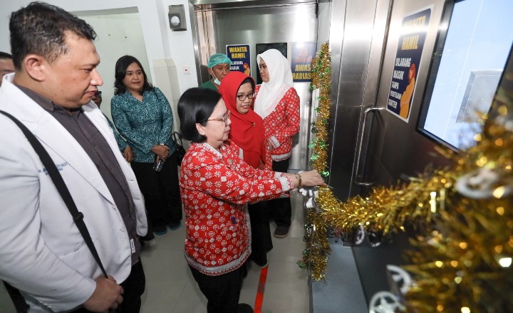 Wali Kota Pematangsiantar Wesly Silalahi, SH, MKn Diwakili Staf Ahli Bidang Pemerintahan Dra. Happy Oikumenis Daely, Hadiri Acara Launching Layanan ESWL RSUD dr Djasamen Saragih.