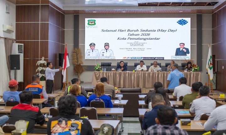 Wali kota Pematangsiantar Wesly Silalahi, SH, MKn Diwakili Sekda Pematangsiantar Junaedi Sitanggang Pimpin Rapat finalisasi Peringatan May Day Kota Pematangsiantar.