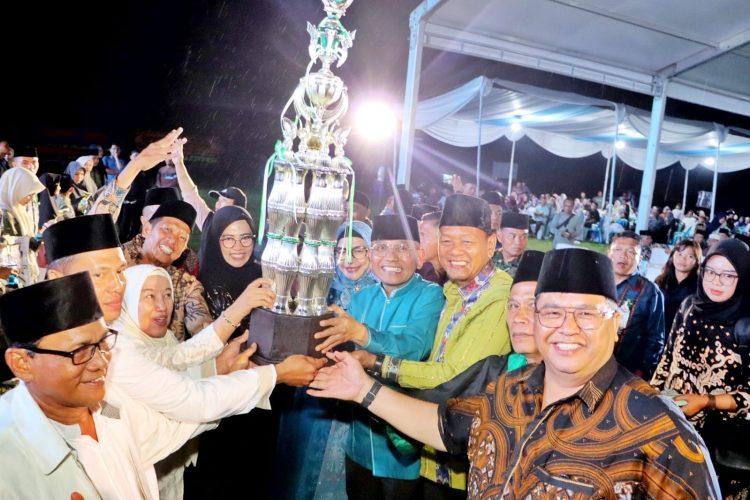 MTQ Ke - 52 Tingkat Kabupaten Simalungun Resmi Ditutup, Bupati Berikan Hadiah Umroh Kepada Tiga Pemenang.