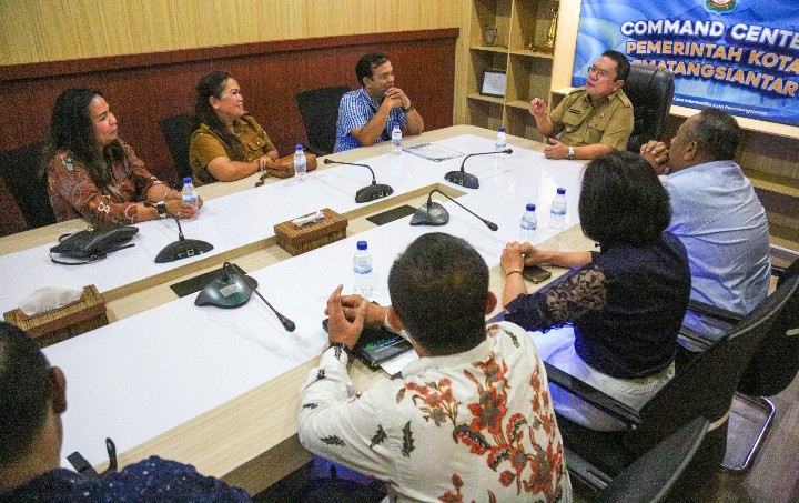 Wali Kota Pematangsiantar Wesly Silalahi, SH, MKn Diundang untuk menghadiri avara Reuni Akbar Alumni SMP Cinta Rakyat 1 Pematangsiantar.