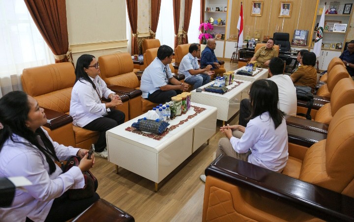 Wali Kota Pematangsiantar Wesly Silalahi, SH, MKn Terima Audiensi Dari BPS DAN PT PLN UP3 Pematangsiantar & Dinas Sosial P3A.