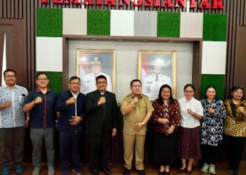 Wali Kota Pematangsiantar Wesly Silalahi, SH, MKn Terima Audiensi Ephorus GKPS Pdt Jhon Christian Saragih, STh, MSc & Panitia Konser Harmoni 30 Tahun Internasionalisasi United Evangelical Mission (UEM).