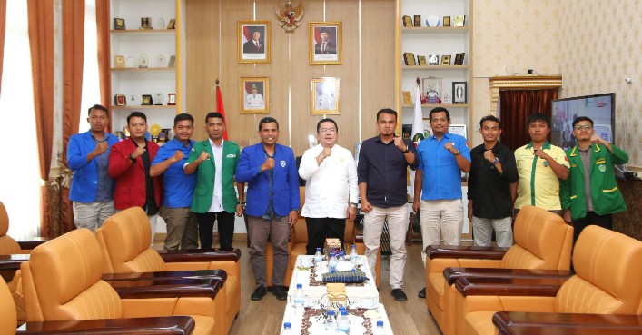 Wali Kota Pematangsiantar Wesly Silalahi, SH, MKn Menerima Silaturahmi Sekaligus Audiensi Pengurus KNPI Kota Pematangsiantar.