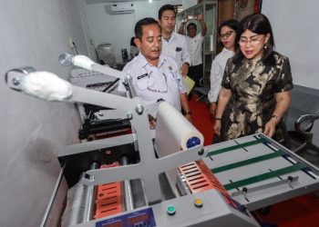 Ketua Dekranasda Kota Pematangsiantar Ny Liswati Wesly Silalahi & Jajaran Pengurus Kunjungi Rumah Kemasan UMKM di Jalan Regu Kelurahan Bukit Sofa Kecamatan Siantar Sitalasari.