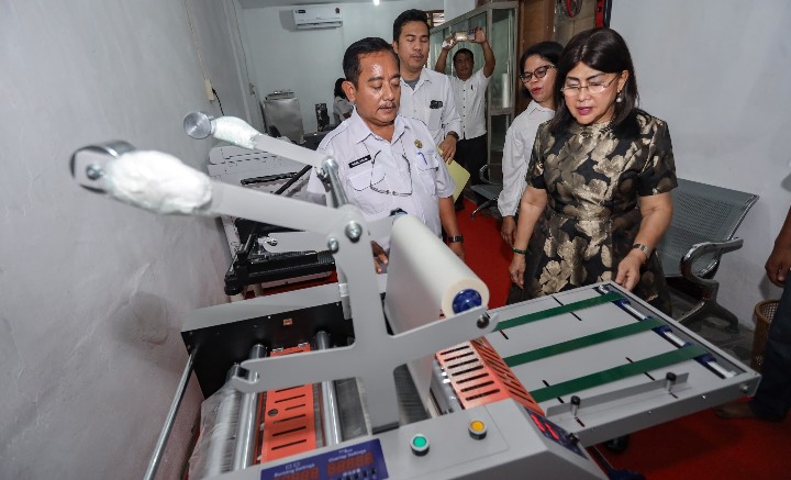 Ketua Dekranasda Kota Pematangsiantar Ny Liswati Wesly Silalahi & Jajaran Pengurus Kunjungi Rumah Kemasan UMKM di Jalan Regu Kelurahan Bukit Sofa Kecamatan Siantar Sitalasari.