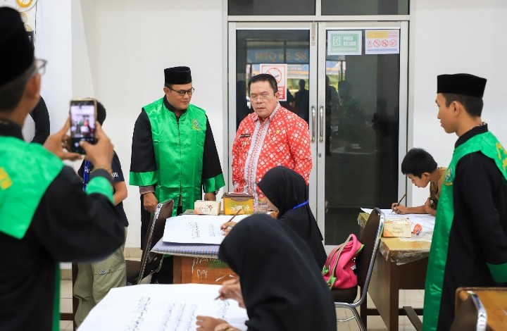 Wali Kota Pematangsiantar Wesly Silalahi, SH, MKn Meninjau Langsung Para Peserta Cabang Khattil Qur’an di Ajang MTQN Ke - 58 Tingkat Kota Pematangsiantar.