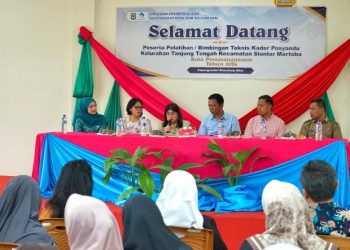 Ketua TP PKK Kota Pematangsiantar Ny Liswati Wesly Silalahi Menutup Secara Resmi Kegiatan Pembinaan Kader Posyandu Kelurahan Tanjung Tongah Kecamatan Siantar Martoba, di TK/PAUD Santo Yosef Pematangsiantar.