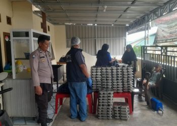 Bhabinkamtibmas Polsek Siantar Martoba Monitoring Distribusi MBG Kepada Warga Kelurahan Tambun Nabolon.