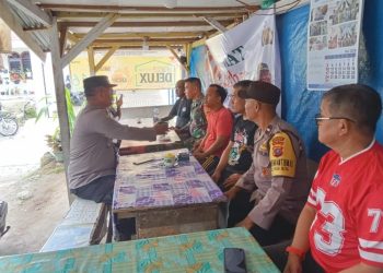 Bhabinkamtibmas Polsek Siantar Marihat Jumat Curhat Kamtibmas di Jalan Nembos.