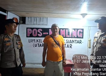 Bhabinkamtibmas Polsek Siantar Utara Laksanakan SALING di Pos Kamling Melayu.