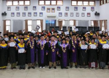 Wali Kota Pematangsiantar Wesly Silalahi, SH, MKn Hadiri Acara Wisuda Lansia.