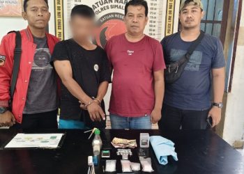 Polsek Dolok Batu Nanggar Gulung Residivis Narkoba, Tersangka Nekat Kabur Lompat Tembok Sebelum Dibekuk Petugas di Ladang Ubi.