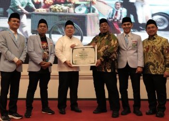 Wali Kota Pematangsiantar, Wesly Silalahi, SH, MKn Menerima Piagam Penghargaan Dari BKPRMI Atas Dukungan &  Partisipasi Aktif Dalam Pembinaan Kegiatan Keagamaan, Sosial, dan Kepemudaan.