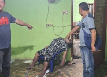 Warga Ditemukan Meninggal Duduk di Kursi Dalam Kondisi Membusuk, Polsek Gunung Malela dan INAFIS Polres Simalungun Gerak Cepat Olah TKP.