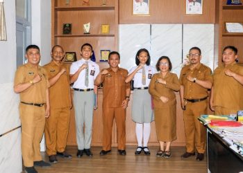 Wali Kota Pematangsiantar Wesly Silalahi, SH, MKn diwakili Sekda Junaedi Sitanggang, SSTP, MSi Berangkatkan Dua Pelajar Kota Pematangsiantar Yang Terpilih Untuk Ikuti Seleksi Paskibraka Tingkat Provinsi Sumut Tahun 2026.