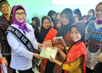 Bunda PAUD Simalungun Beri Motivasi Pendidikan Karakter Sejak Dini di MIS & RA Ar-Rahman Panei.