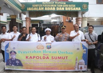 Kapolda Sumut Serahkan Sapi Kurban 600 Kg ke Persulukan Serambi Babussalam Simalungun, TGB : Jadikan Idul Adha Momentum Perkuat Persatuan Bangsa.