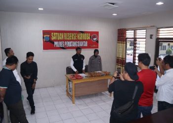 Door Stop Ungkap Kasus , Kasat Narkoba Polres Pematangsiantar Paparkan Didepan Media.