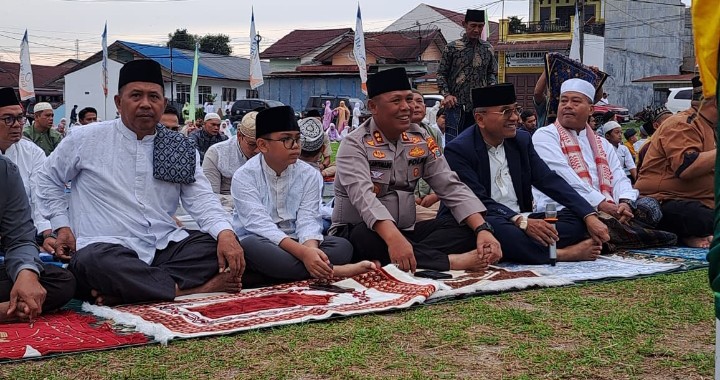 Kapolres Simalungun Sholat Idul Adha Bersama Forkopimda, Wujud Nyata Sinergitas TNI-Polri & Pemerintah Daerah.