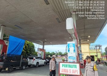 Bhabinkamtibmas Polsek Siantar Marihat Monitoring Penyaluran BBM di SPBU.