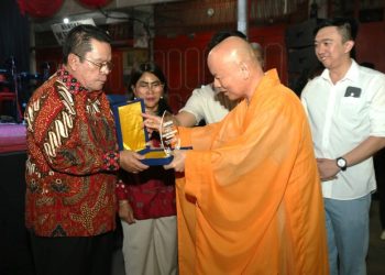 Wali Kota Pematangsiantar Wesly Silalahi, SH, MKn Hadiri Malam Doa & Festival Malam Waisak 2570 Buddhist Era (BE) di Vihara Samiddha Bhagya.